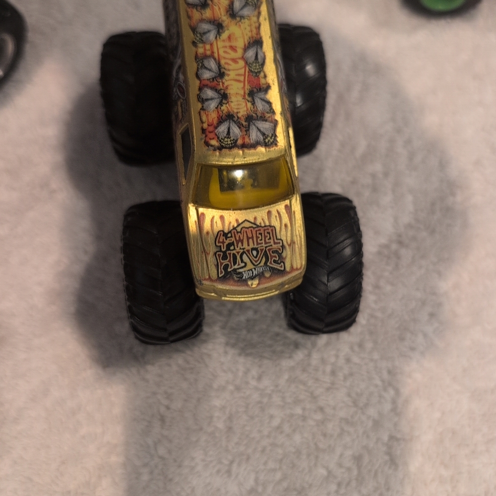 4-Wheel Hive Adventure Monster Truck - Gold